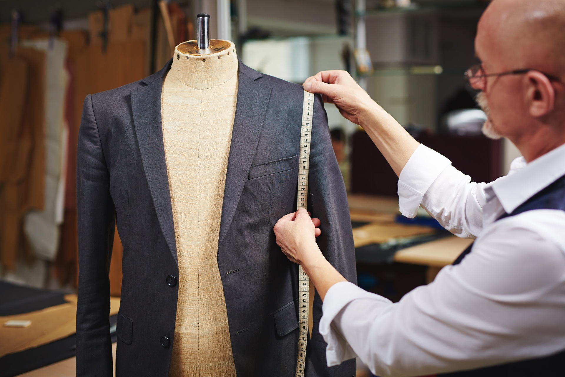 How Personalized Tailoring Services Create Distinctive Formalwear for Special Occasions